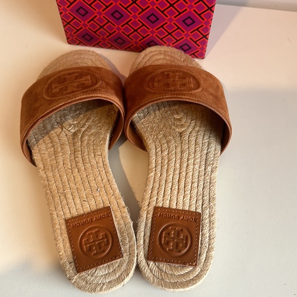 Authentic Tory Burch
Open-toe Espadrille
Sandal Women - Picture 6 of 9